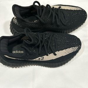 Brand new unauthentic Yeezy sneakers